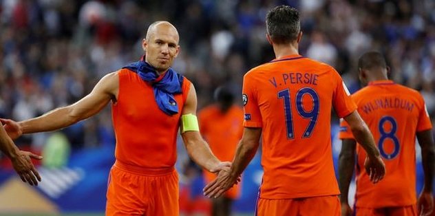 Van Persie'den kötü haber