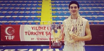 Petkimspor Mert'i renklerine bağladı