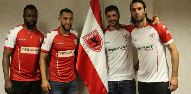 Samsunspor 4 futbolcuyu renklerine bağladı