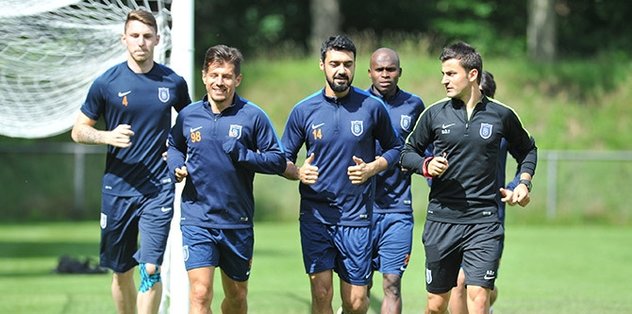 Emre Belözoğlu takımla çalıştı