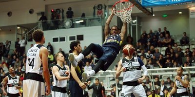 Fenerbahçe Beşiktaş'ı deplasmanda yıktı
