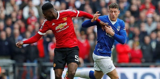 M.United genç oyuncusuyla uzattı