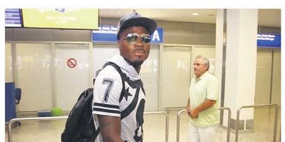 Emenike imza için Atina’da