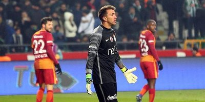 Muslera’ya özel eldiven