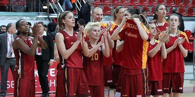 Dişi Aslanlar farklı: 83-60