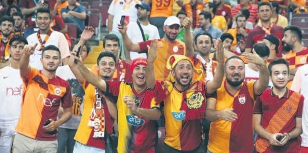 Protestoyla başladı şova döndü