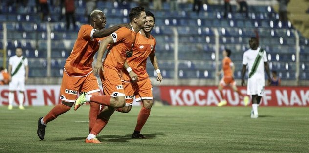 Toros Kaplanı Horoz kesti