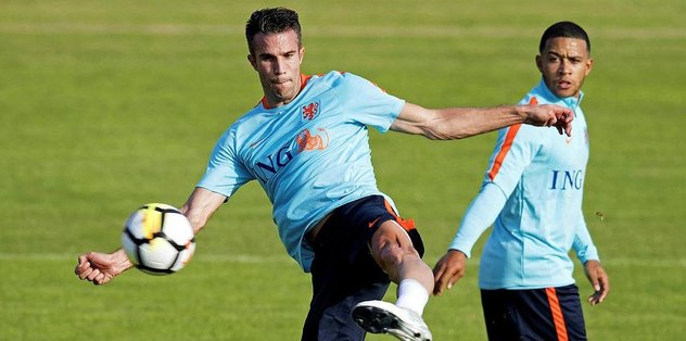 Van Persie'den transfer açıklaması