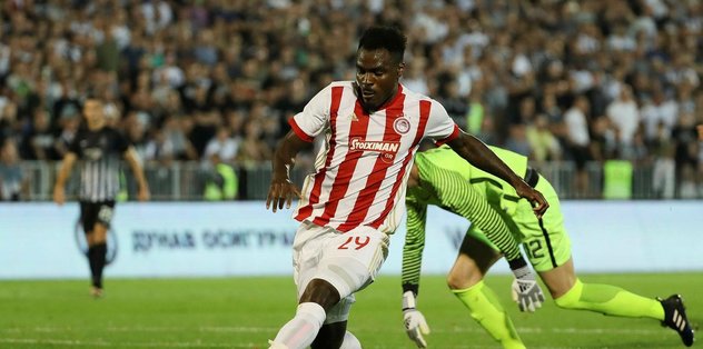 Emenike yazdı