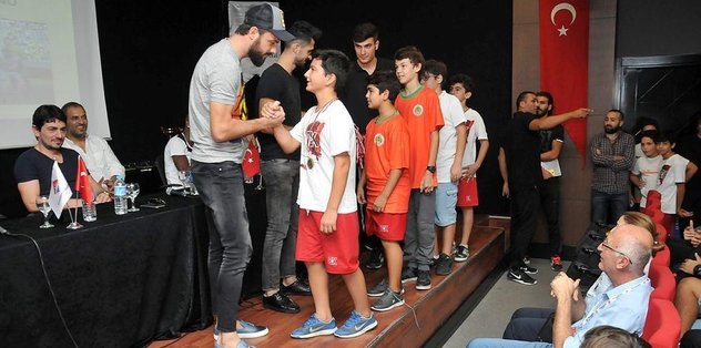 Alanyaspor öğrencilerle buluştu