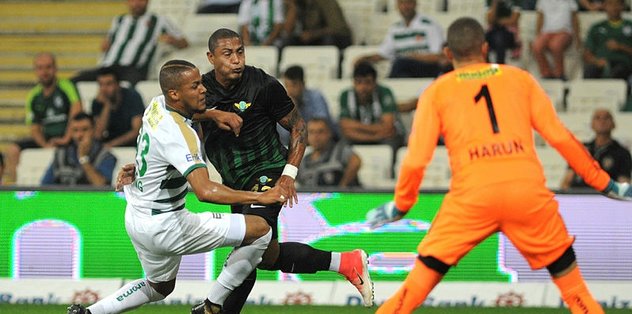 Akhisar kaçan gollere yanıyor