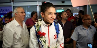 Dünya şampiyonu Nur'a coşkulu karşılama