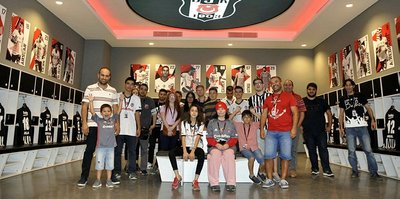 Turistlerden para basarız