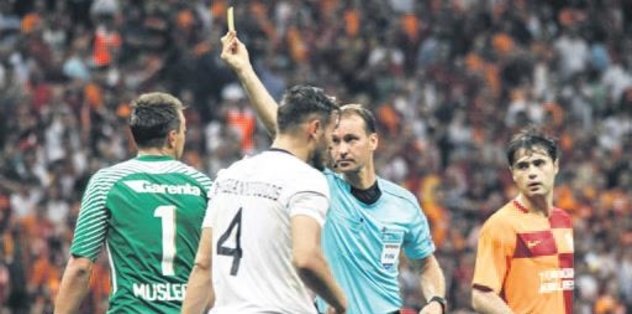 Muslera ucuz atlattı