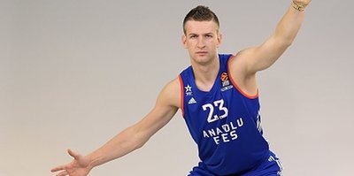 Anadolu Efes, Omic'i kiraladı