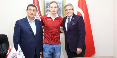 Lucas Droppa imzayı attı