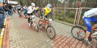 800 bisikletçi zirveye pedal çevirdi
