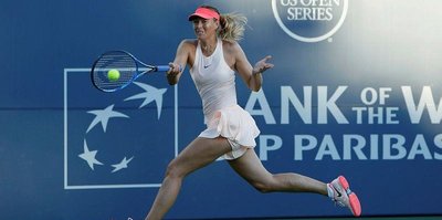 Sharapova korta galibiyetle döndü