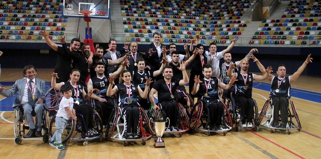 Engelsiz Kartallar şampiyon