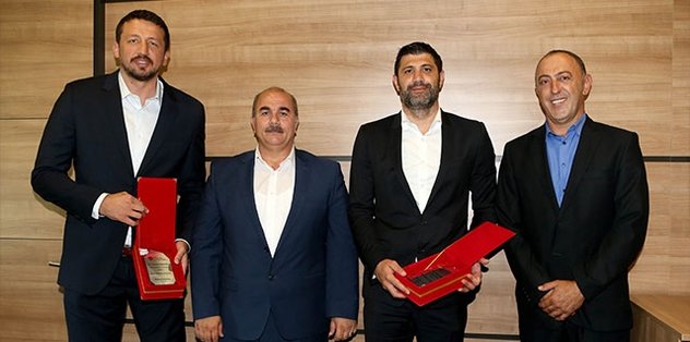 Hidayet Türkoğlu'na, KKTC'den ziyaret