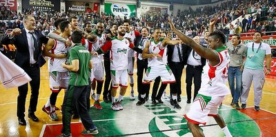 Pınar Karşıyaka evinde kral