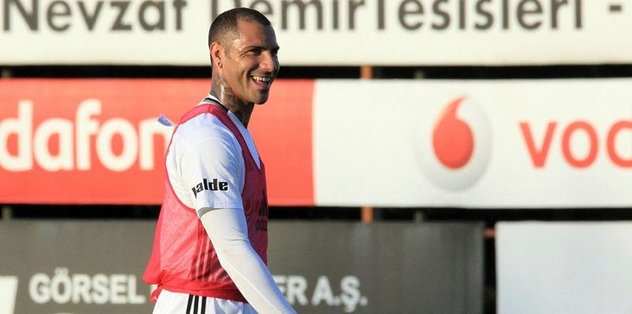 3 futbolcu ceza sınırında