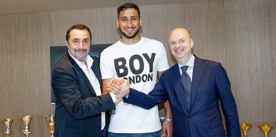Donnarumma, Milan'da kaldı