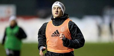 Mitrovic sol bek de oynar