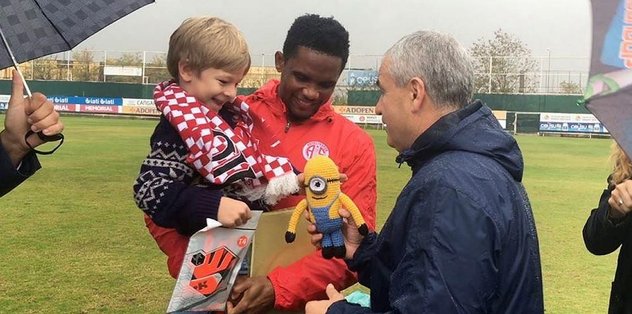 Eto'o ve Çalımbay teslim etti