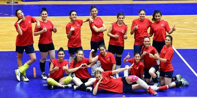 Kadın milliler madalya istiyor