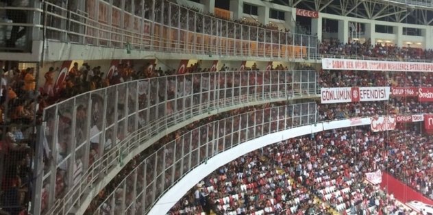 Galatasaray taraftarından Antalyaspor'a tribün tepkisi!