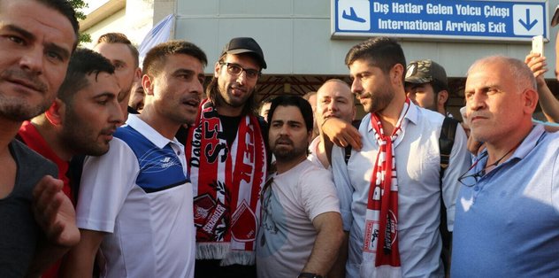 Yeni transferlere coşkulu karşılama