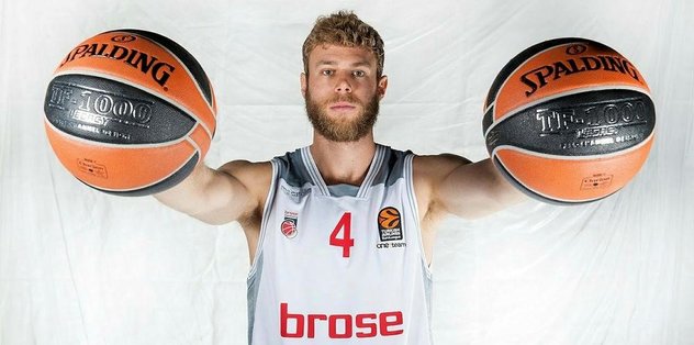 Nicolo Melli geliyor, Vesely ise kalıyor