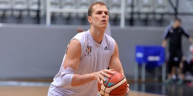 Roll, Maccabi ile anlaştı