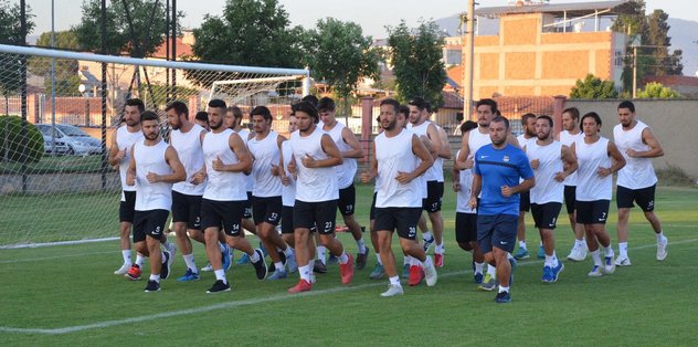 Nazilli Belediyespor iddialı başladı