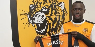 Oumar Niasse imzaladı