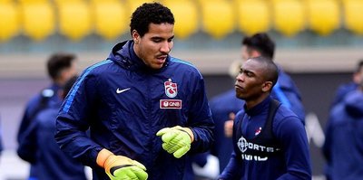 Esteban imzalıyor