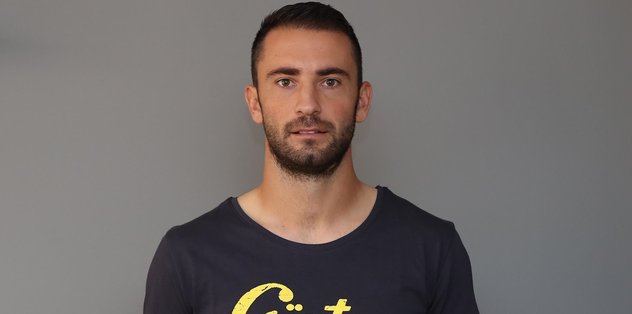 Göztepe'de Kosanovic imzayı attı
