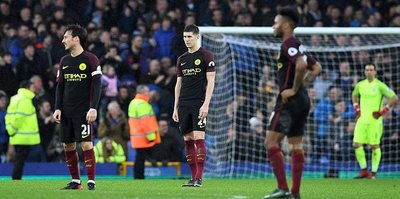 Manchester City'ye Everton darbesi