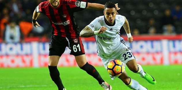 Van der Wiel Katar yolcusu
