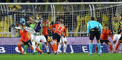 Adana’da defansın göbeği yerle bir oldu