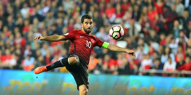 Arda Turan ilk 11'e kaptan olarak döndü