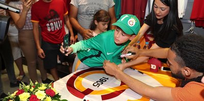 Denayer, Antalya'da taraftarla buluştu