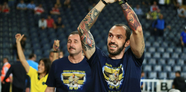 Fenerbahçeli taraftarlarla buluştu