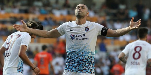 Gomis'in rakibi <a href="/index/burak-yilmaz?id=d2994c04-c41c-4742-ab0e-75ac0f06fbd1" class="" rel="tag">Burak Yılmaz</a>