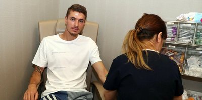 Roman hırsla çalışıyor