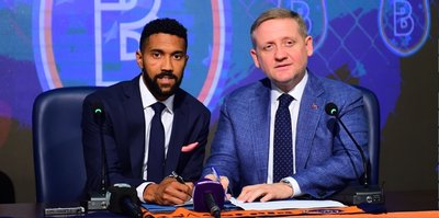 Gael Clichy sözleşme imzaladı