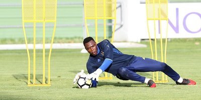 Kameni ilk 11’i zorluyor