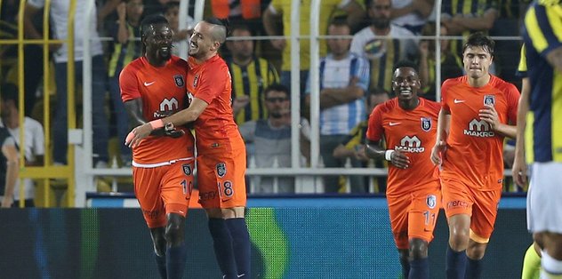Adebayor üç büyükleri boş geçmiyor