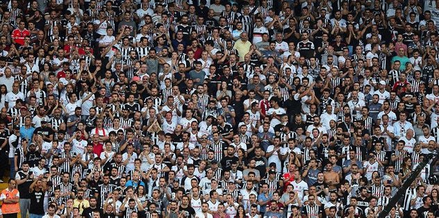 Beşiktaş taraftarıyla buluştu